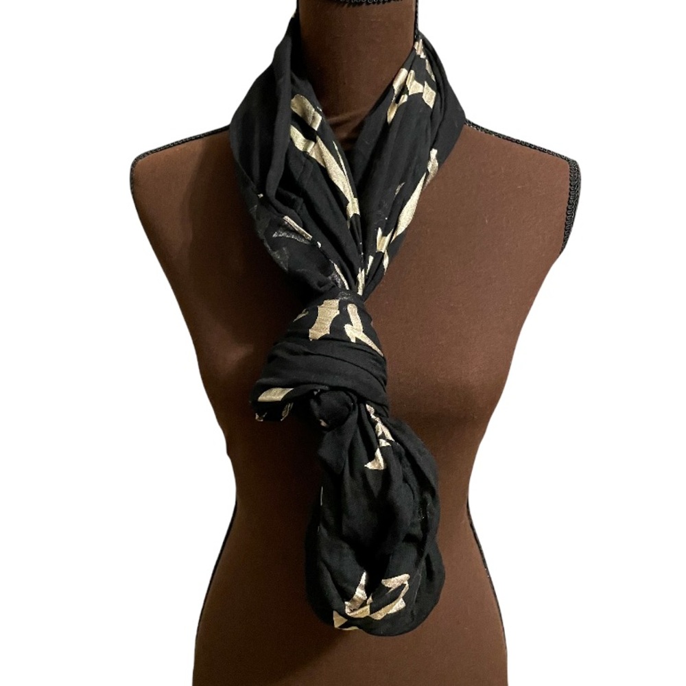 Legend of Zelda Gold tri-force with black background infinity scarf